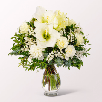 Blumenstrauß Winterfreude mit Vase & Ferrero Giotto 3er