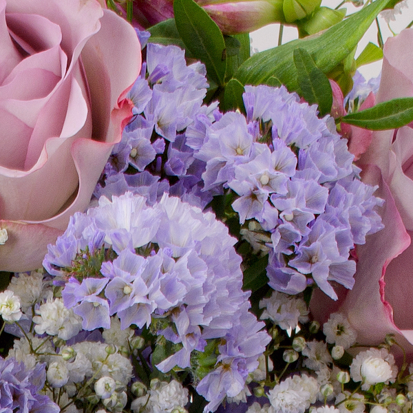 Blumenstrauß Winterhauch mit Vase & Ferrero Giotto 3er