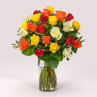 Bunter Rosenstrauß mit Vase