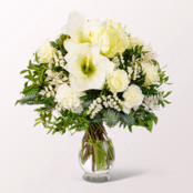 Blumenstrauß Winterfreude mit Vase & Ferrero Giotto 3er