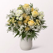 Flower Bouquet Goldschimmer with vase & 3 Ferrero Giotto