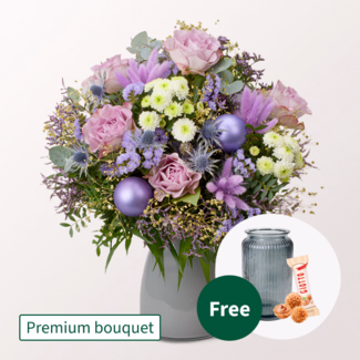 Premium Bouquet Weihnachtsherz with Premium Vase & 3 Ferrero Giotto