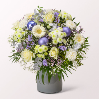 Premium Bouquet Schneezauber with Premium Vase & 3 Ferrero Giotto