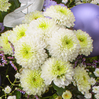 Premium Bouquet Schneezauber with Premium Vase & 3 Ferrero Giotto