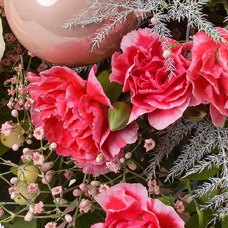 Premium Bouquet Oh du fröhliche with Premium Vase & 3 Ferrero Giotto