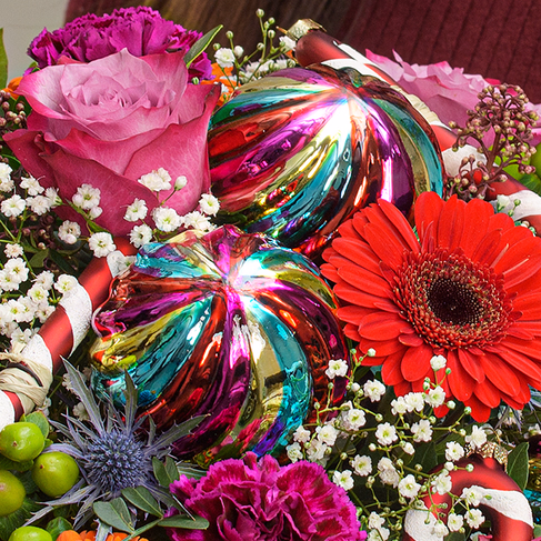 Premiumstrauß Feliz Navidad mit Premiumvase & Ferrero Giotto 3er