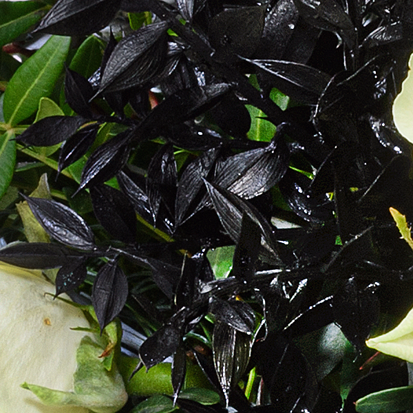 Sympathy Bouquet Tröstende Erinnerung with vase