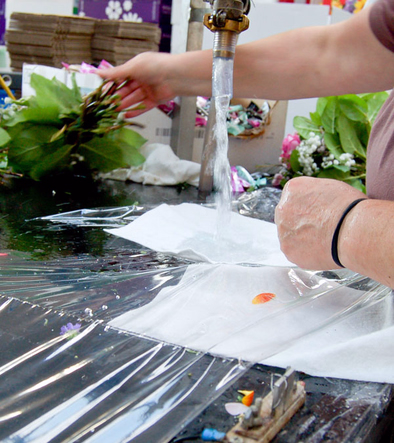 Guarantee through a damp fleece cloth