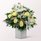 Premium Bouquet Snow White with Premium Vase & 3 Ferrero Giotto