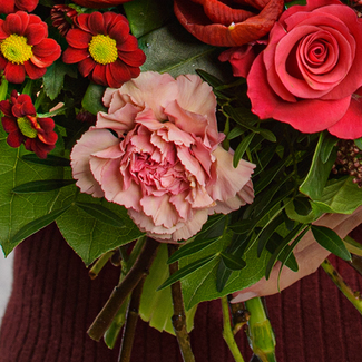 Flower Bouquet Holly with vase & 3 Ferrero Giotto