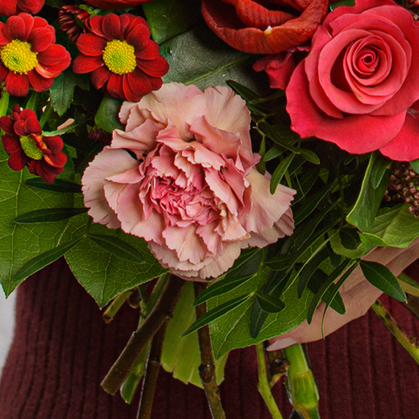 Flower Bouquet Holly with vase & 3 Ferrero Giotto