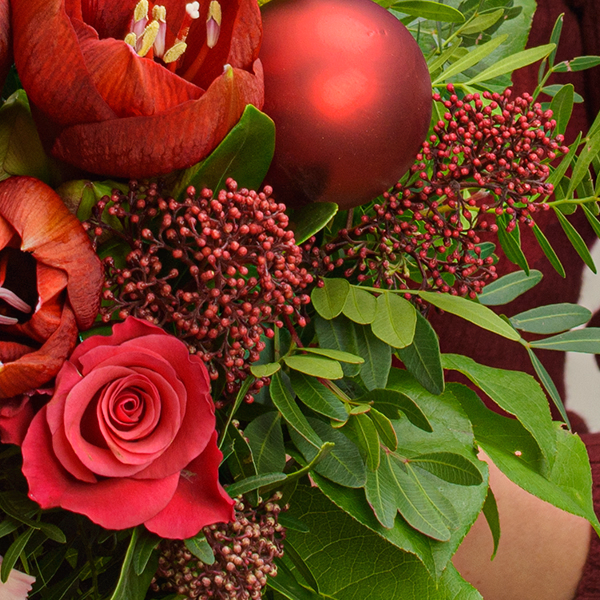 Blumenstrauß Holly mit Vase & Ferrero Giotto 3er