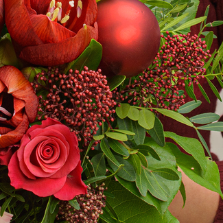 Flower Bouquet Holly with vase & 3 Ferrero Giotto