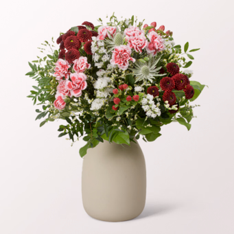 Blumenstrauß Winterlichtung mit Vase & Ferrero Giotto 3er