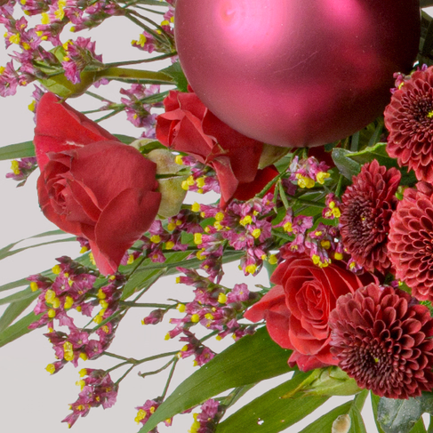 Premium Bouquet Winterglück with Premium Vase & 3 Ferrero Giotto