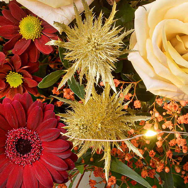 Premium Bouquet Weihnachtszauber with Premium Vase & 3 Ferrero Giotto